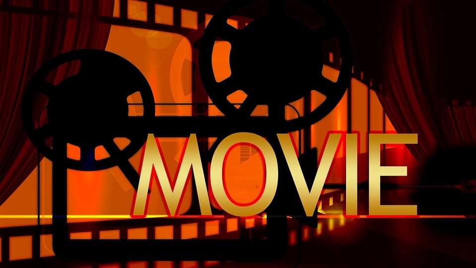 Tecknad bild med filmrullar och texten movie i förgrunden