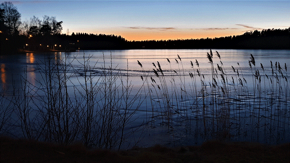 Mullsjön vid solnedgång en sen vinterkväll